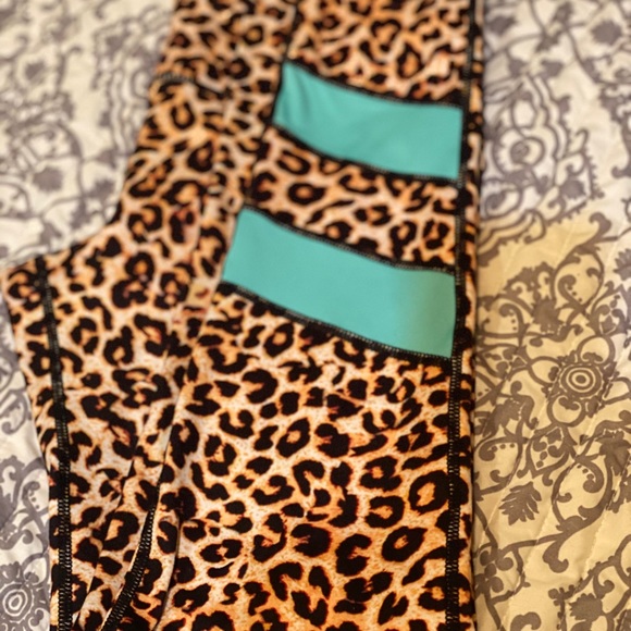 Crazy Train leopard leggings - Picture 3 of 4